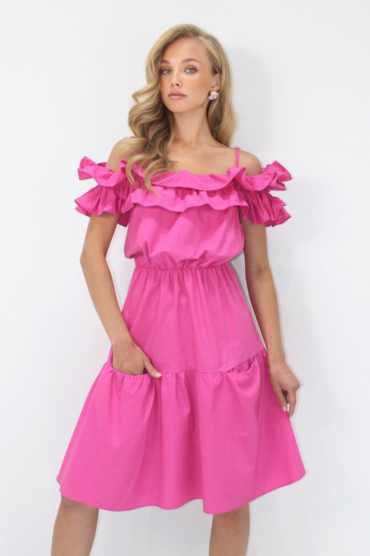 Fuşya Ayarlanabilir Askılı Madonna Yaka Çift Cepli Kat Kat Volanlı Poplin Mini Elbise