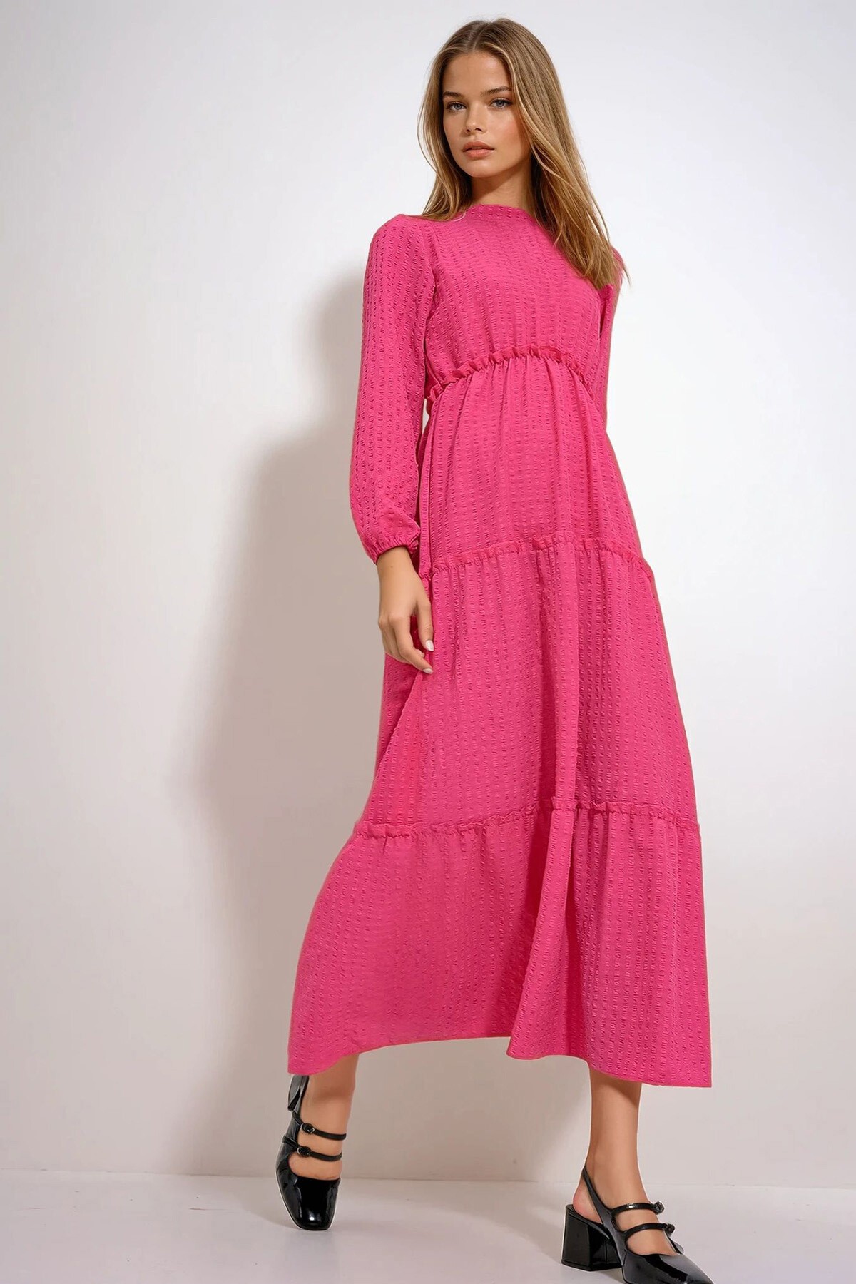 Fuşya Dik Yaka Fırfır Detaylı Balon Kol Kendinden Dokulu Elbise