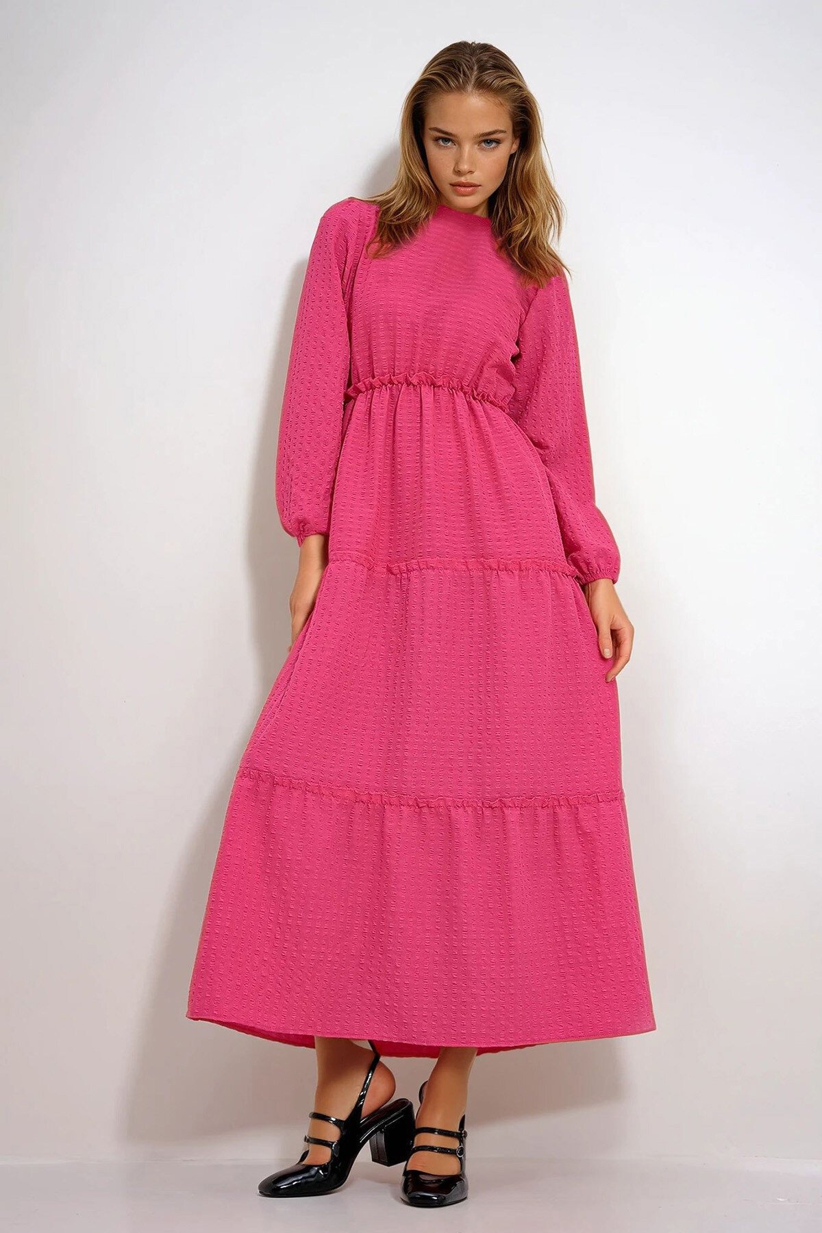 Fuşya Dik Yaka Fırfır Detaylı Balon Kol Kendinden Dokulu Elbise