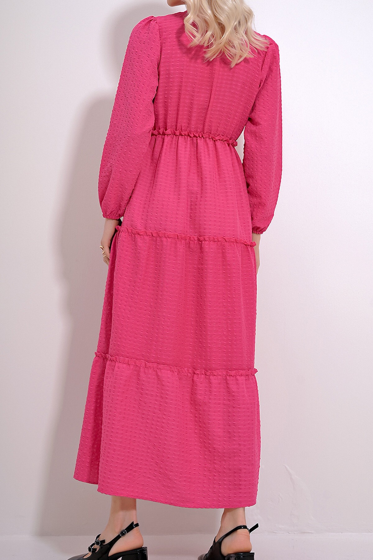 Fuşya Dik Yaka Fırfır Detaylı Balon Kol Kendinden Dokulu Elbise