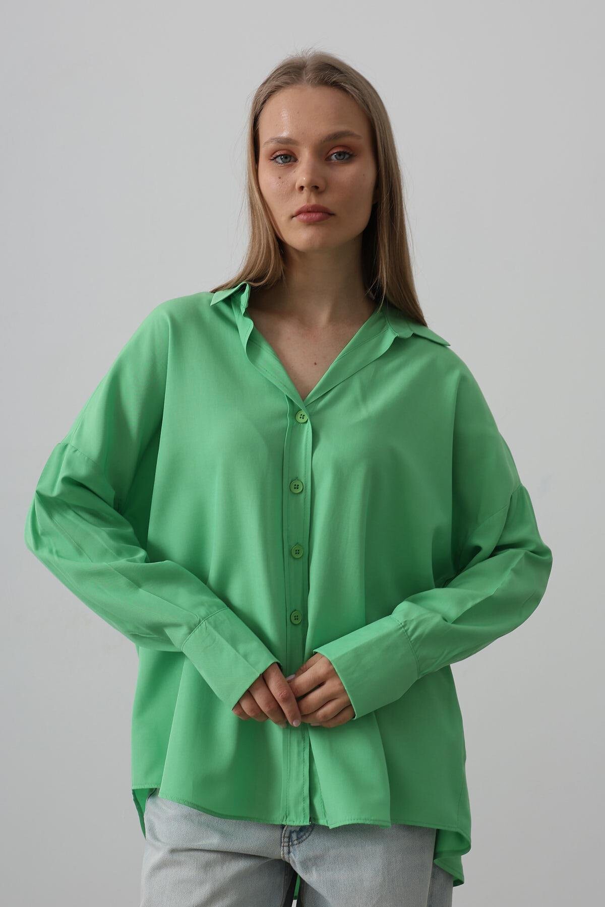 Açık Yeşil Geniş Manşet Detaylı Oversize Gömlek