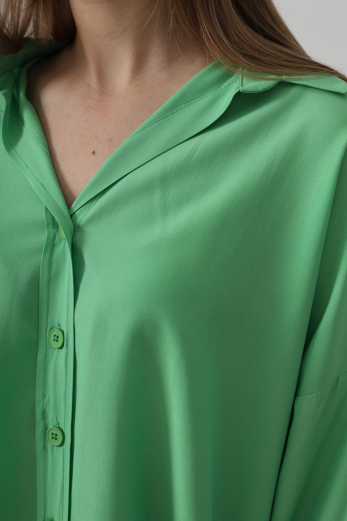 Açık Yeşil Geniş Manşet Detaylı Oversize Gömlek