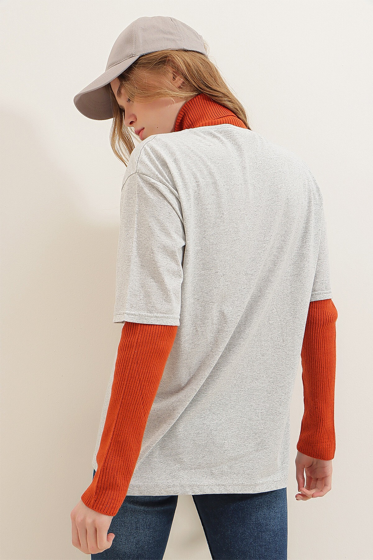 Gri Bisiklet Yaka Dijital Baskılı %100 Pamuk T-Shirt