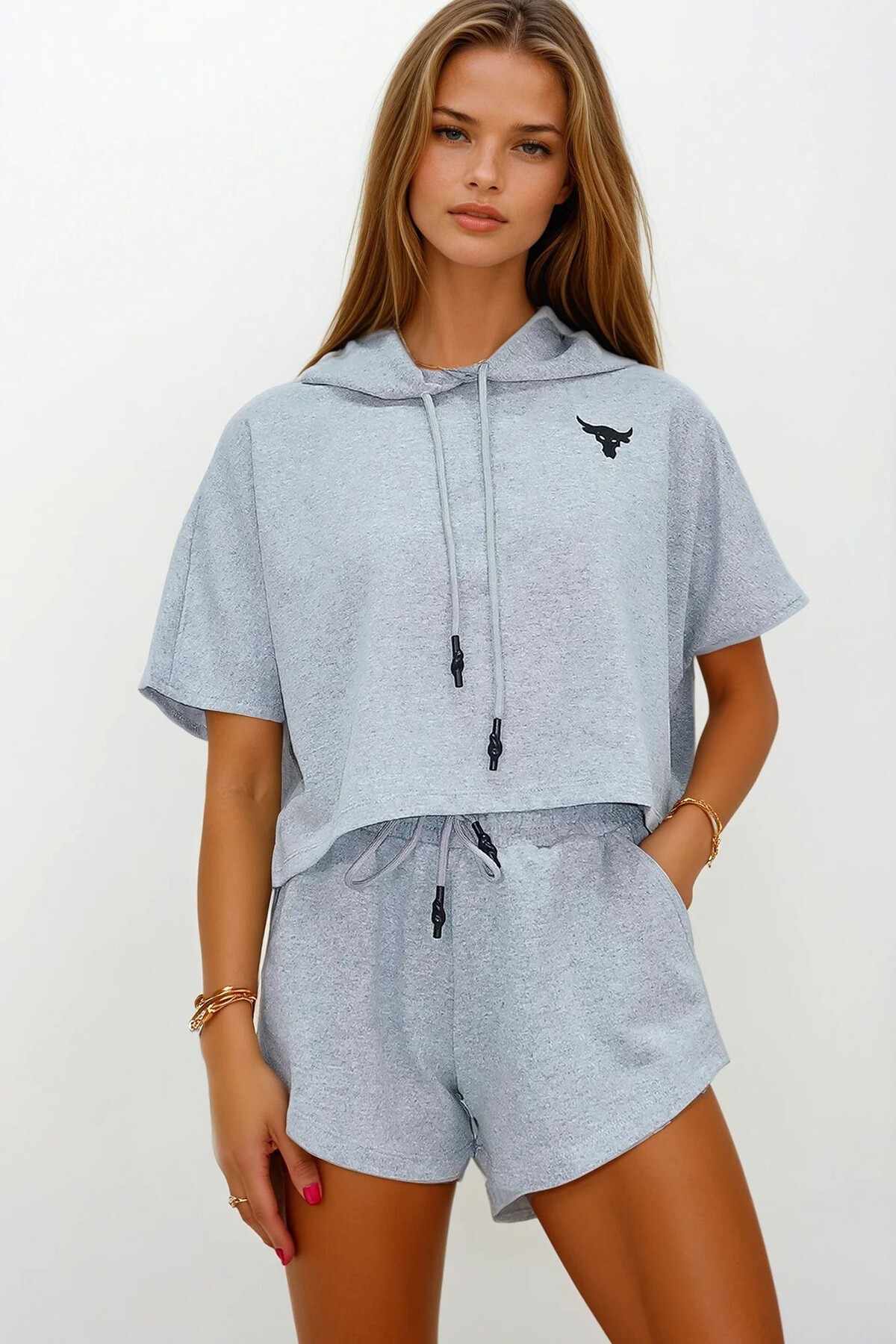 Gri Kapüşonlu Crop Sweatshirt Ve Şortlu Takım