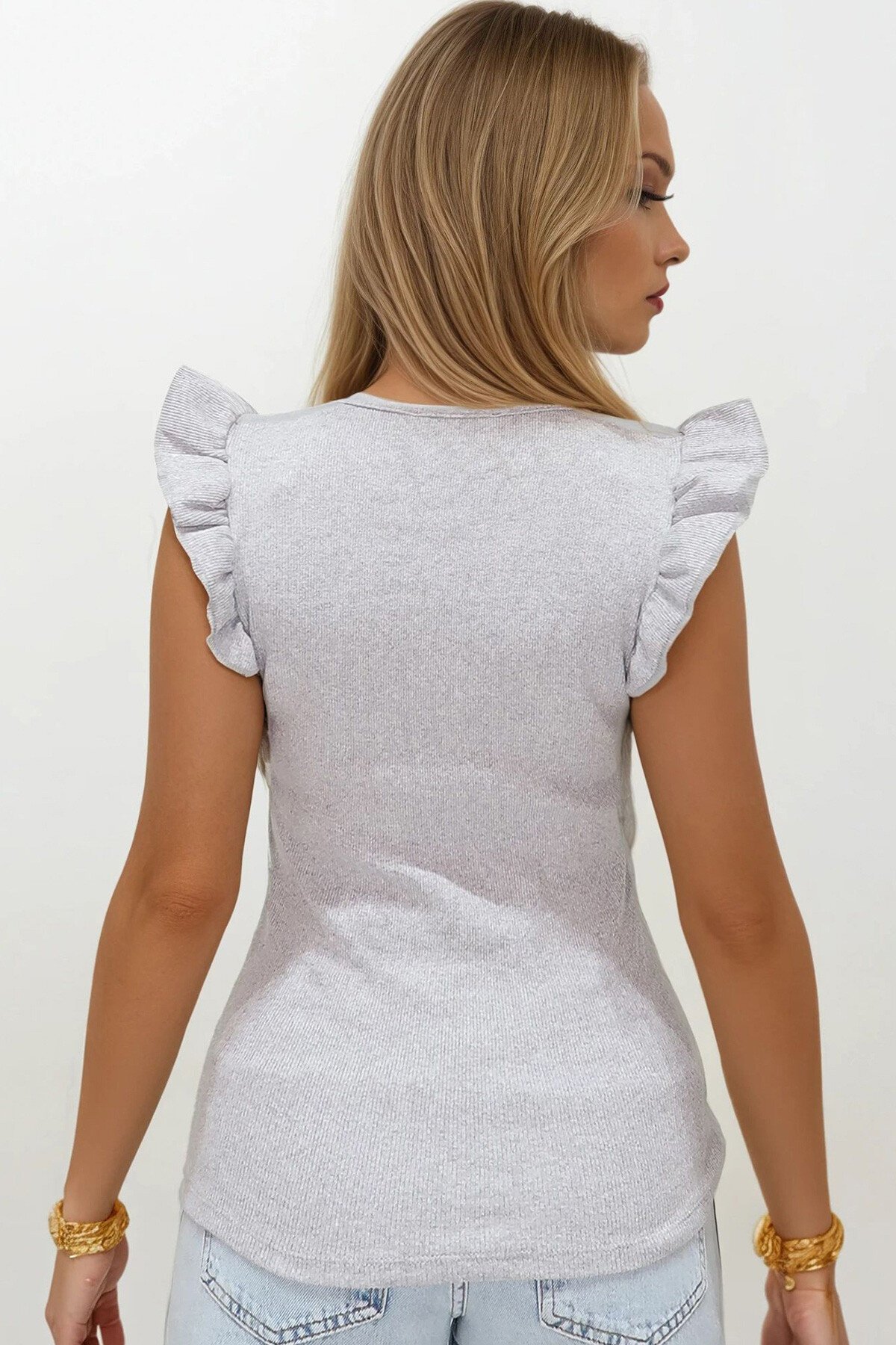 Gri Metal Aksesuarlı Kolu Fırfırlı Kaşkorse Bluz