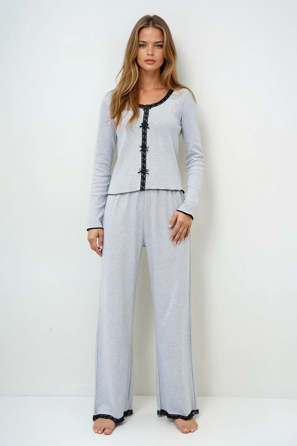 Grimelanj Geniş Yaka Fisto Detaylı Fiyonk İşlemeli Bluz Ve Palazzo Pantolon Pijama Takım