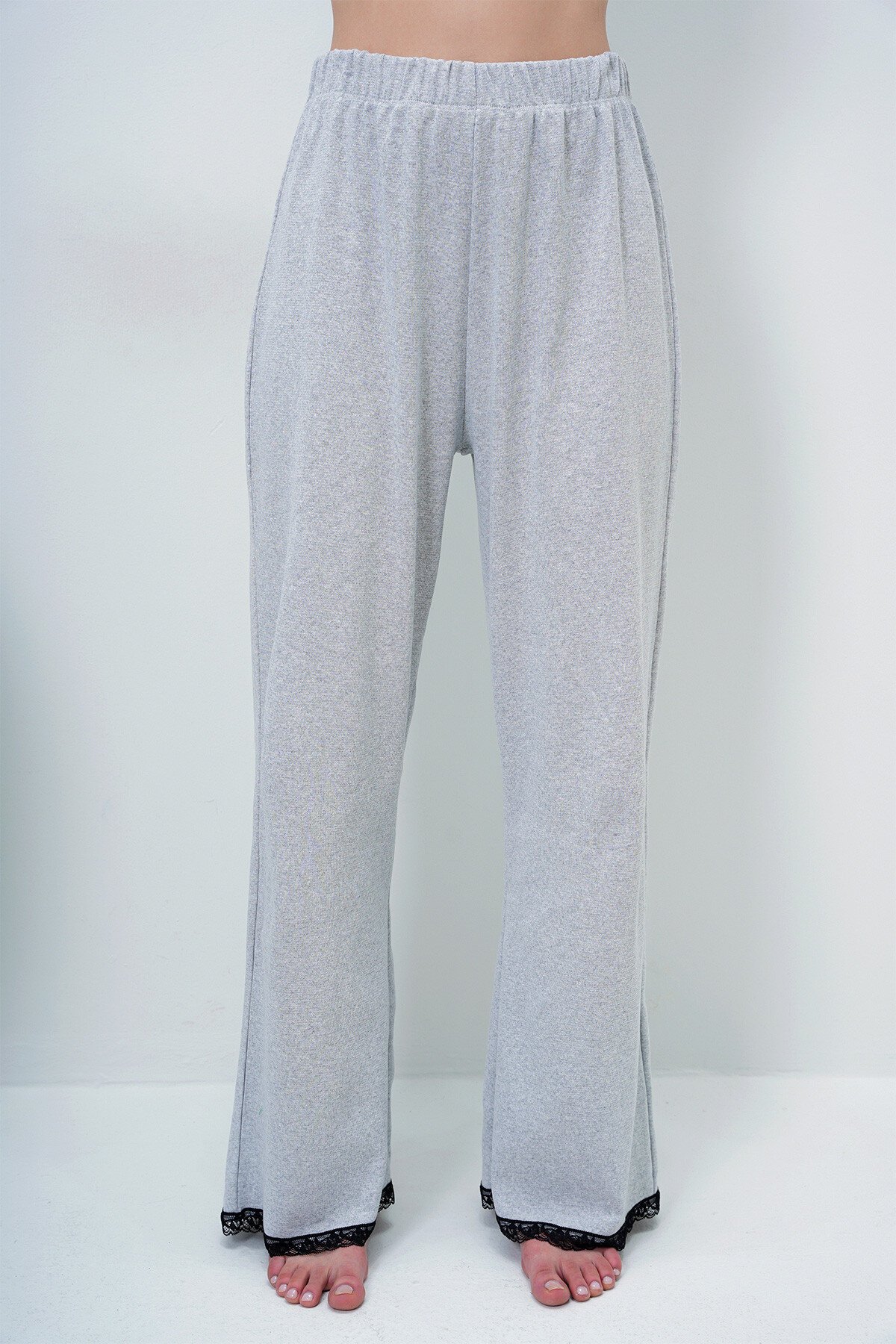 Grimelanj Geniş Yaka Fisto Detaylı Fiyonk İşlemeli Bluz Ve Palazzo Pantolon Pijama Takım