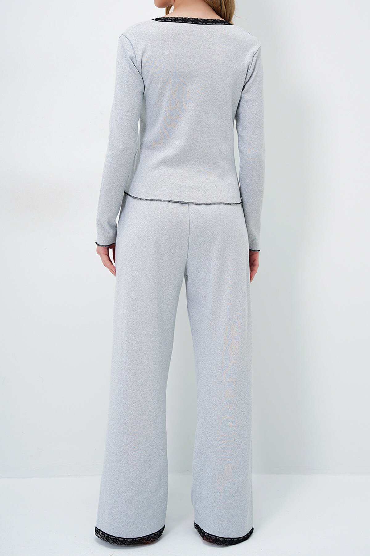 Grimelanj Geniş Yaka Fisto Detaylı Fiyonk İşlemeli Bluz Ve Palazzo Pantolon Pijama Takım