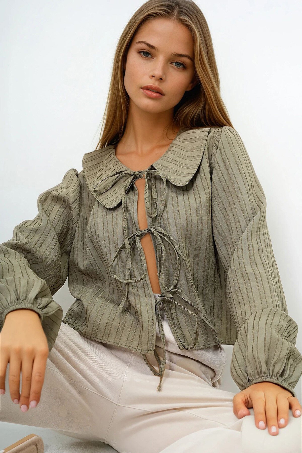 Haki Bebe Yaka Armürlü Balon Kol Bağlamalı Şönil Dokuma Gömlek