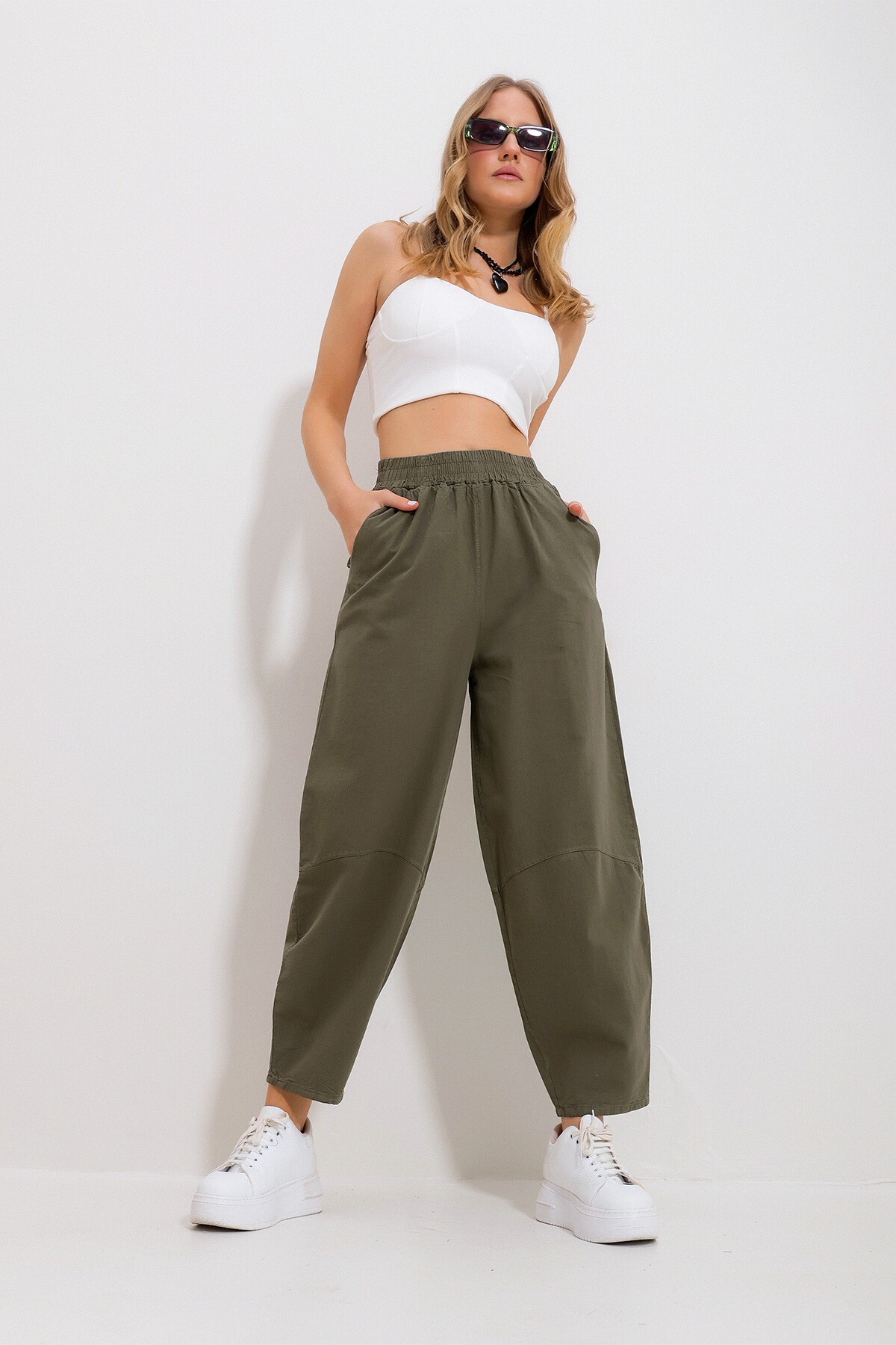 Haki Beli Lastikli Çift Cepli Dizleri Dikiş Detaylı Şalvar Kesim Gabardin Pantolon