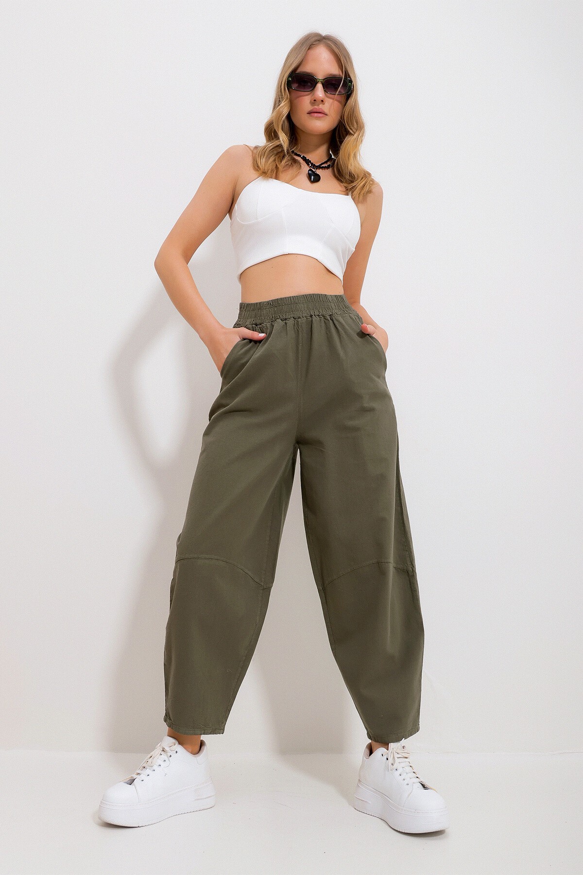 Haki Beli Lastikli Çift Cepli Dizleri Dikiş Detaylı Şalvar Kesim Gabardin Pantolon