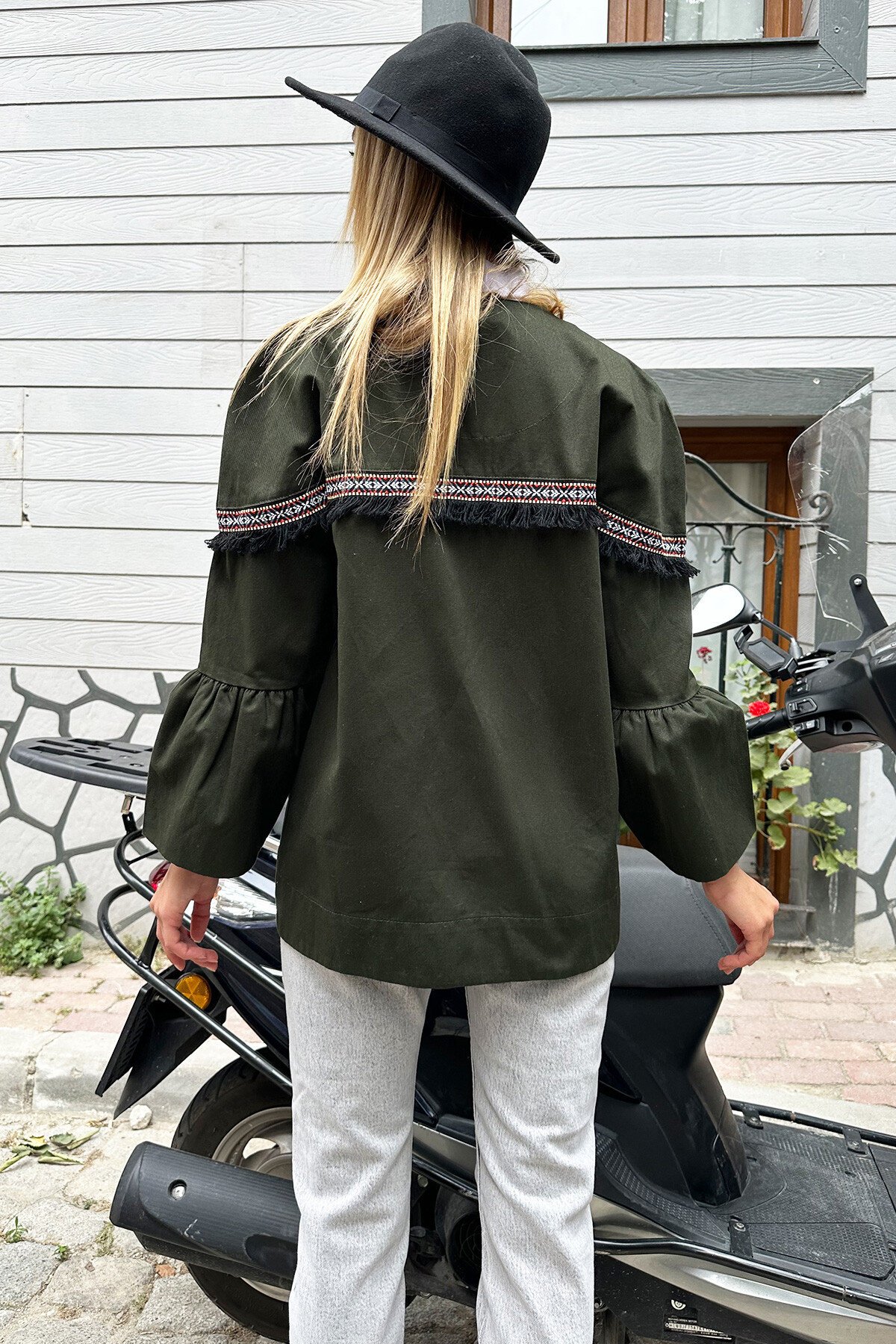 Haki Püskül Detaylı Bordürlü Fermuarlı Gabardin Ceket