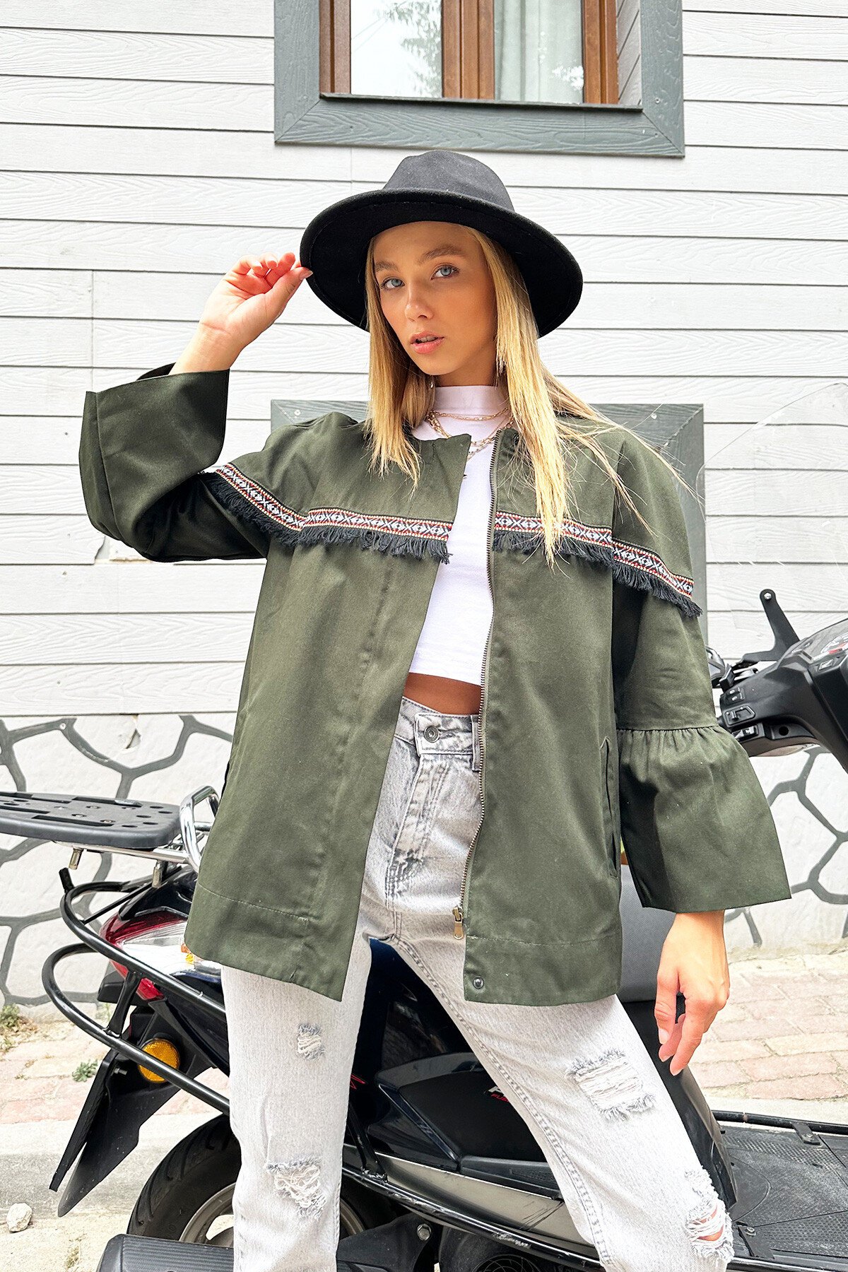 Haki Püskül Detaylı Bordürlü Fermuarlı Gabardin Ceket