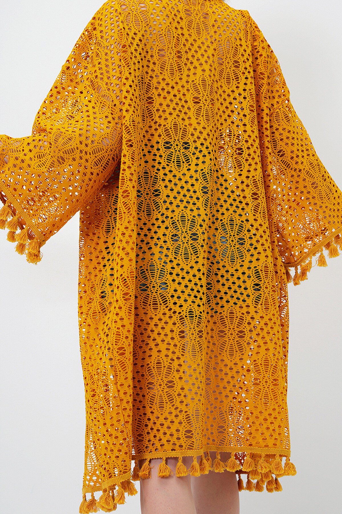 Hardal Sarısı Delik Ajurlu Püsküllü Kimono