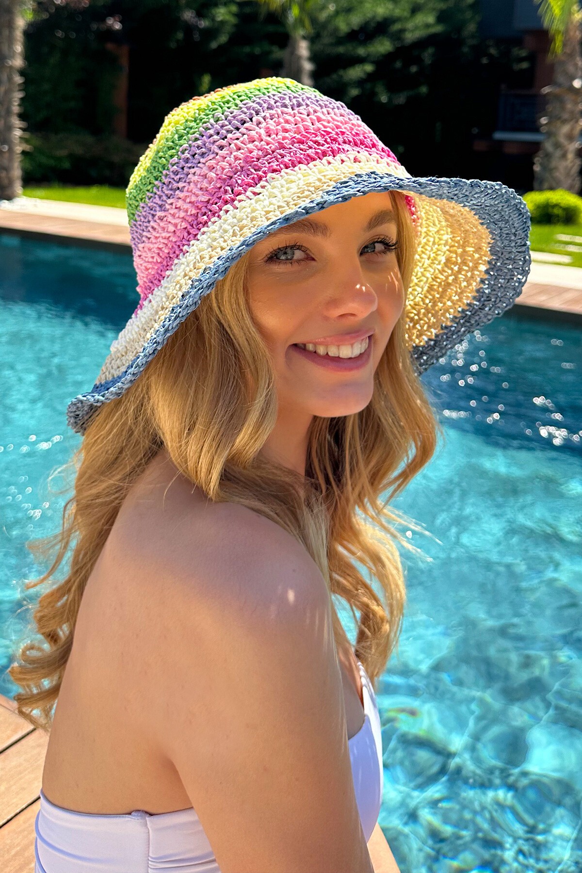 İndigo Mavi Hasır Örgülü Renk Bloklu Şapka