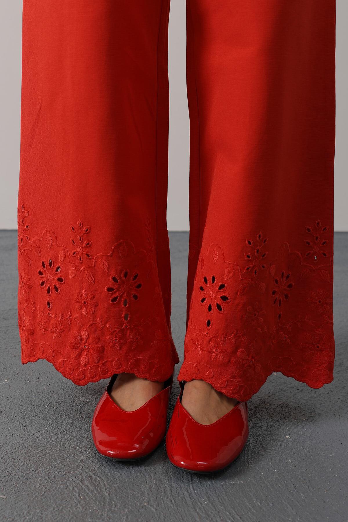 Kırmızı Yakası Fırfırlı Bağlama Detaylı Bluz Ve Beli Lastikli Pantolon İşlemeli Takım