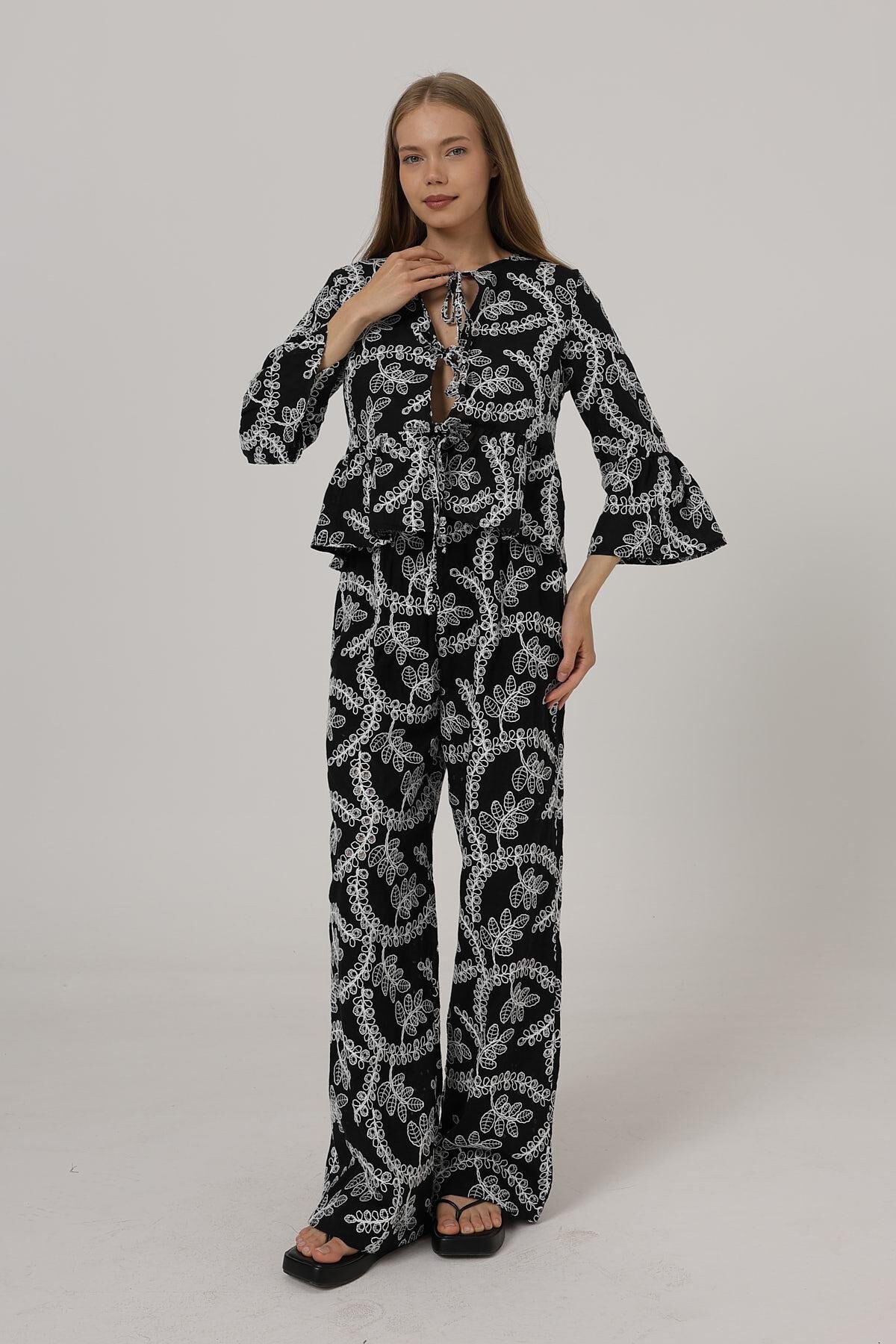 Siyah Kendinden İşlemeli Astarlı Rahat Kesim Pantolon