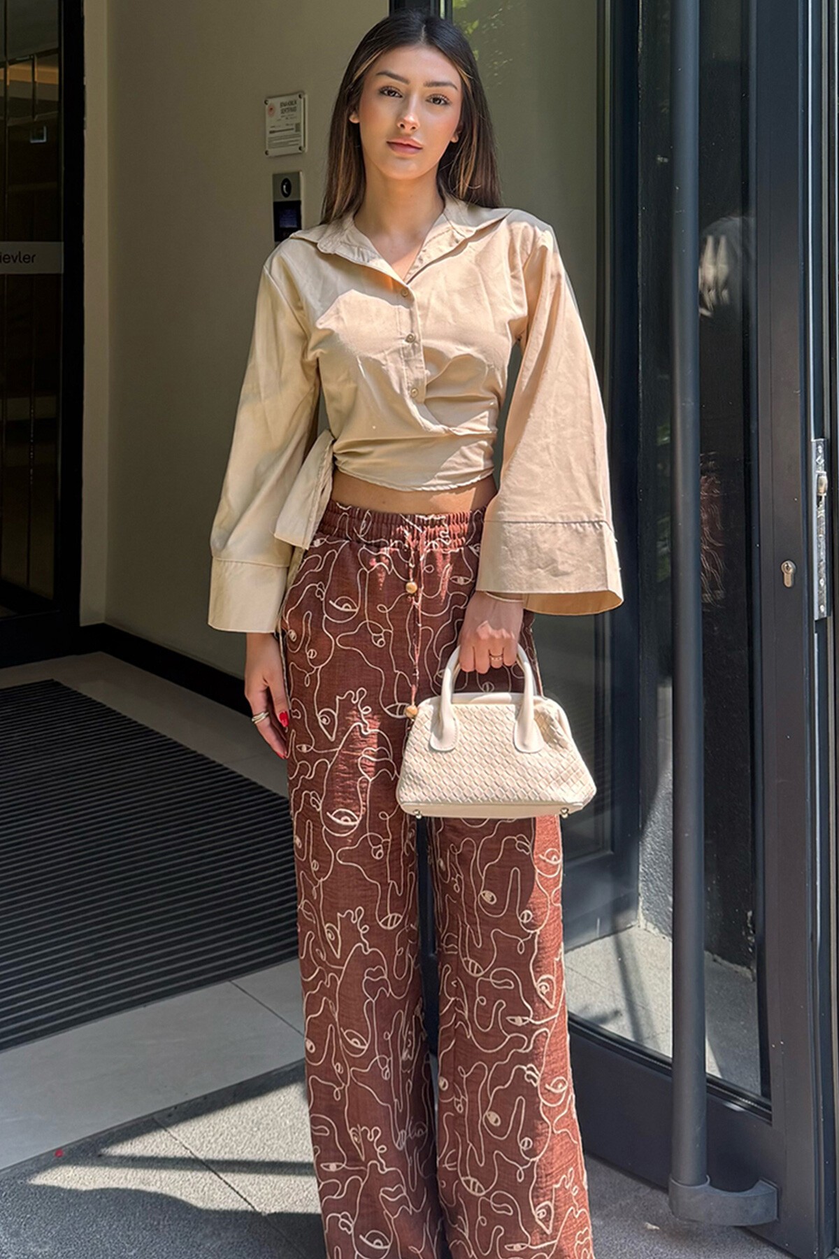 Kahve Çift Cepli İşlemeli Pantolon