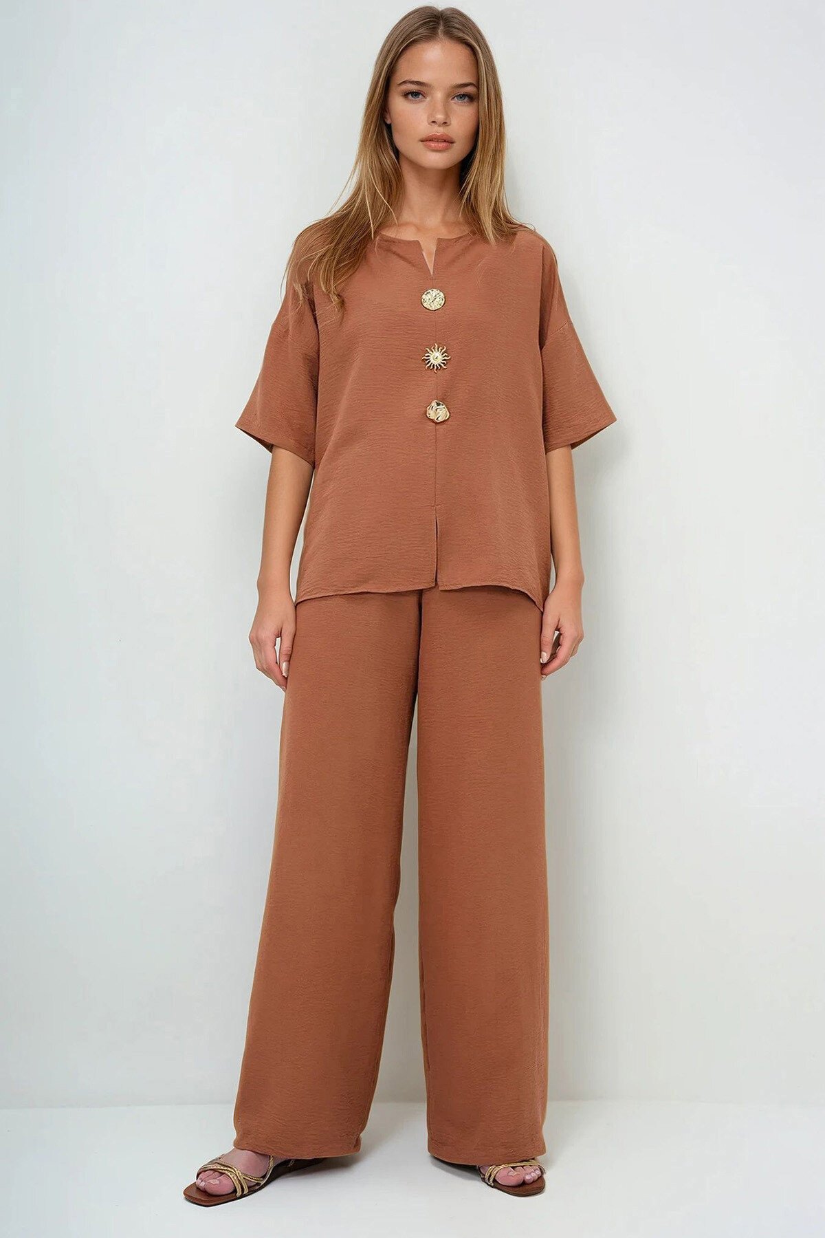 Karamel V Yaka Metal Gold Düğme Detaylı Aerobin Bluz Ve Pantolon Alt Üst Takım