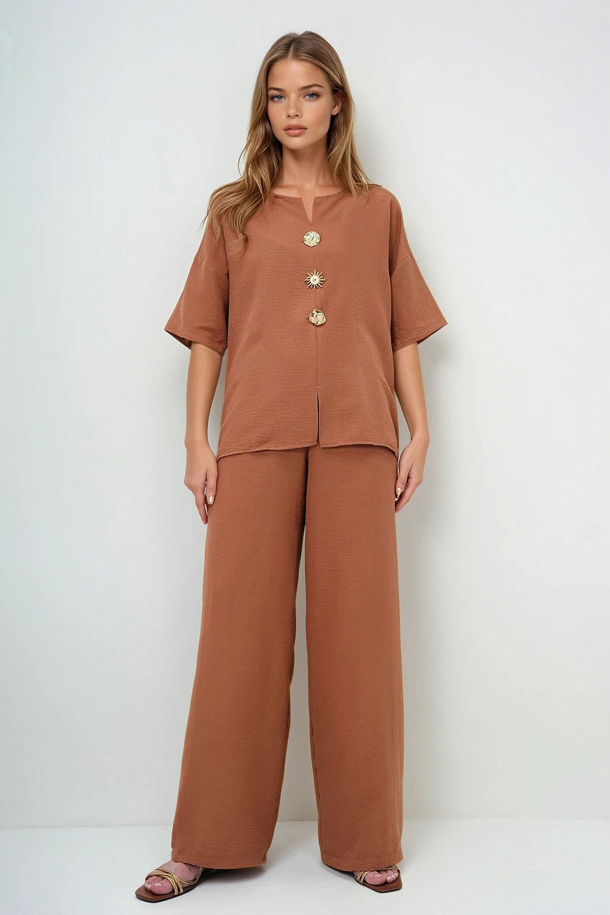 Karamel V Yaka Metal Gold Düğme Detaylı Aerobin Bluz Ve Pantolon Alt Üst Takım