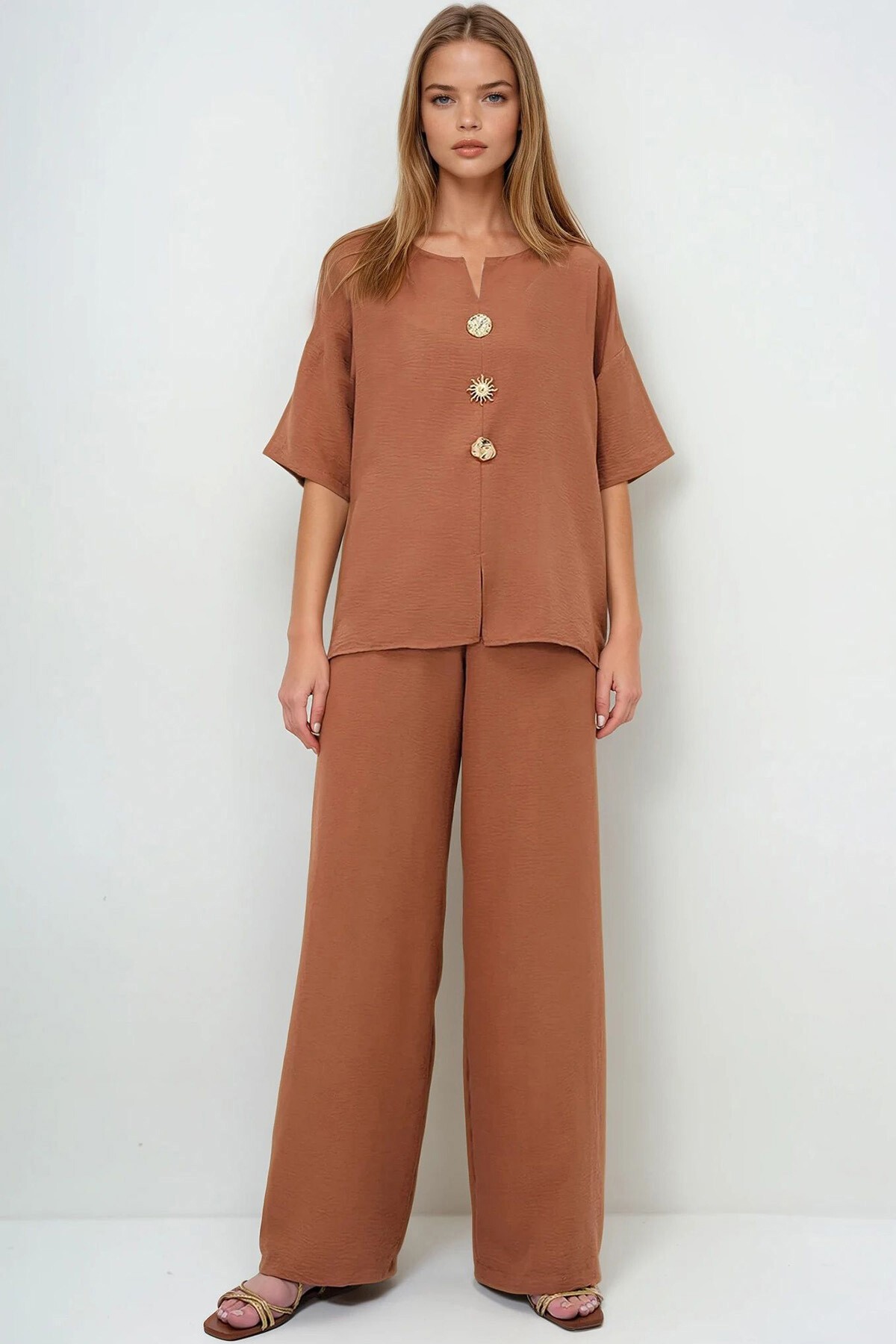 Karamel V Yaka Metal Gold Düğme Detaylı Aerobin Bluz Ve Pantolon Alt Üst Takım