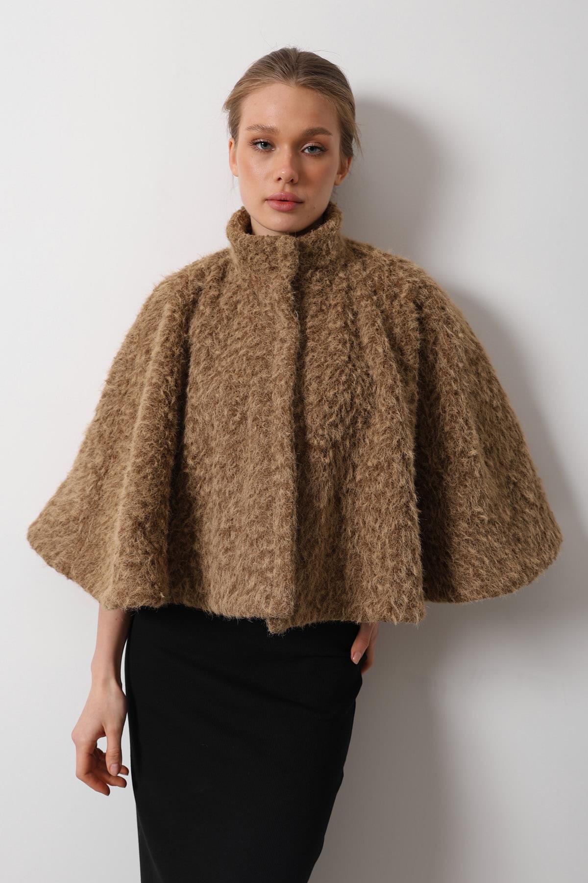 Camel Düğme Kapamalı Astarlı Kaşe Panço