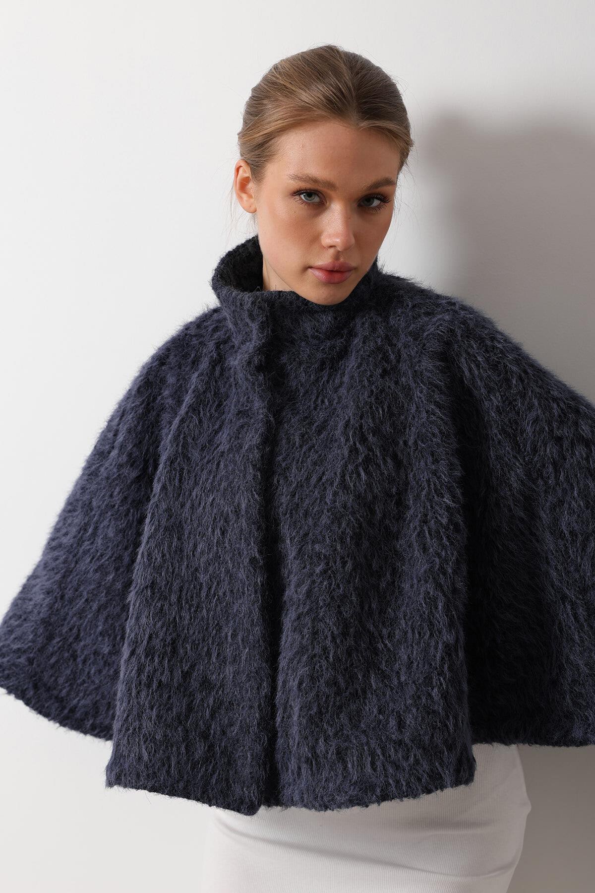 İndigo Düğme Kapamalı Astarlı Kaşe Panço