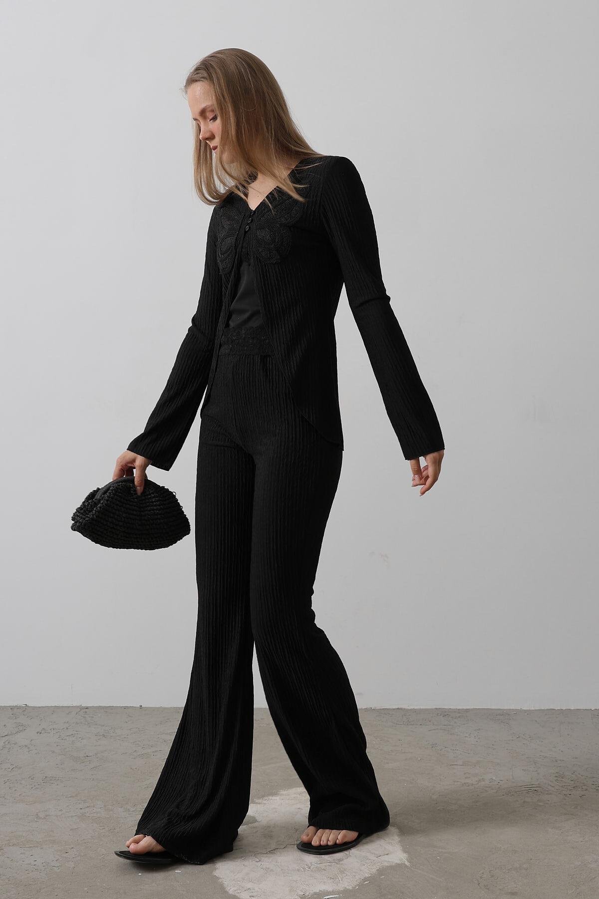 Siyah Motifli Dantel İşlemeli Bluz Ve Pantolon Bürümcük Takım