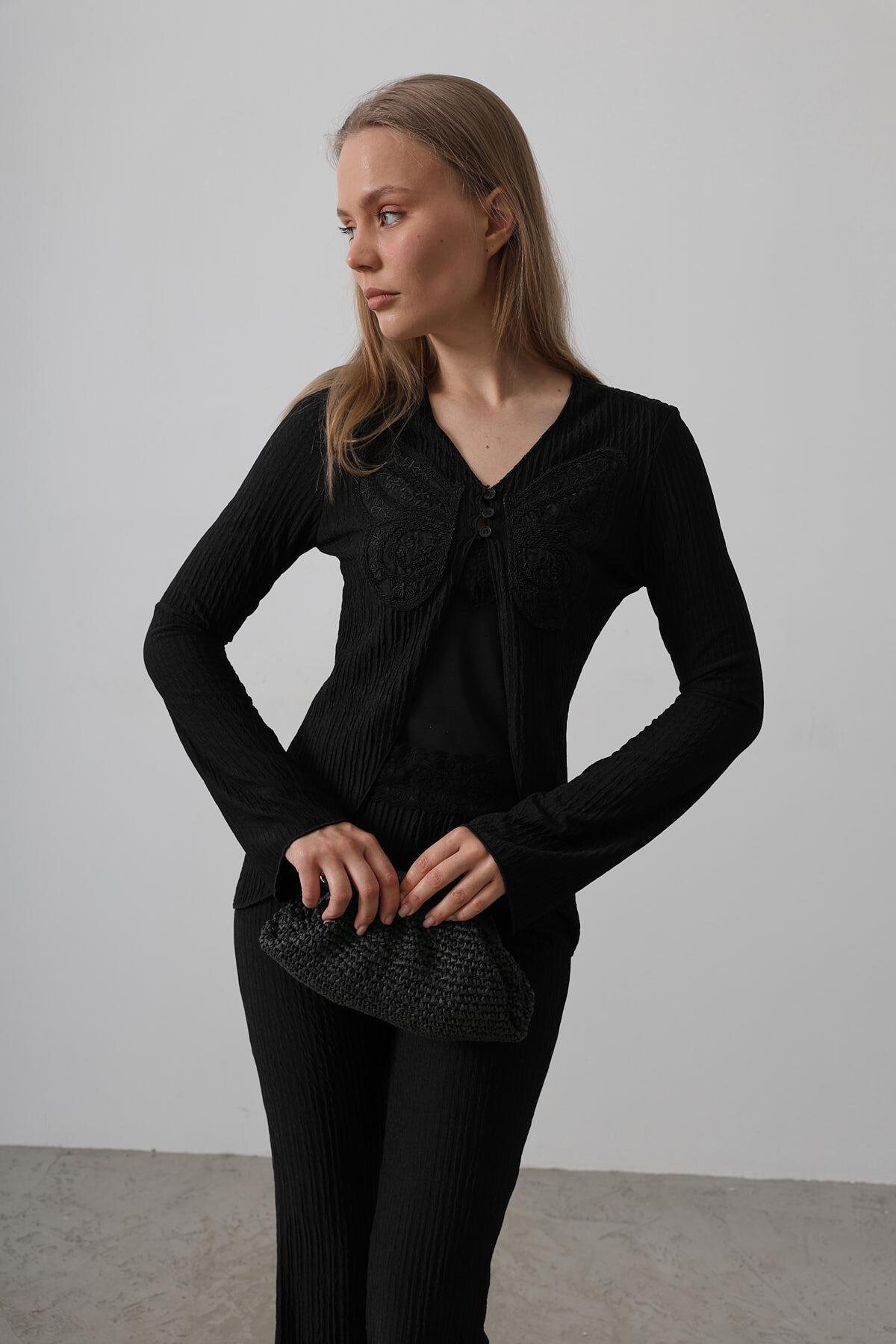 Siyah Motifli Dantel İşlemeli Bluz Ve Pantolon Bürümcük Takım