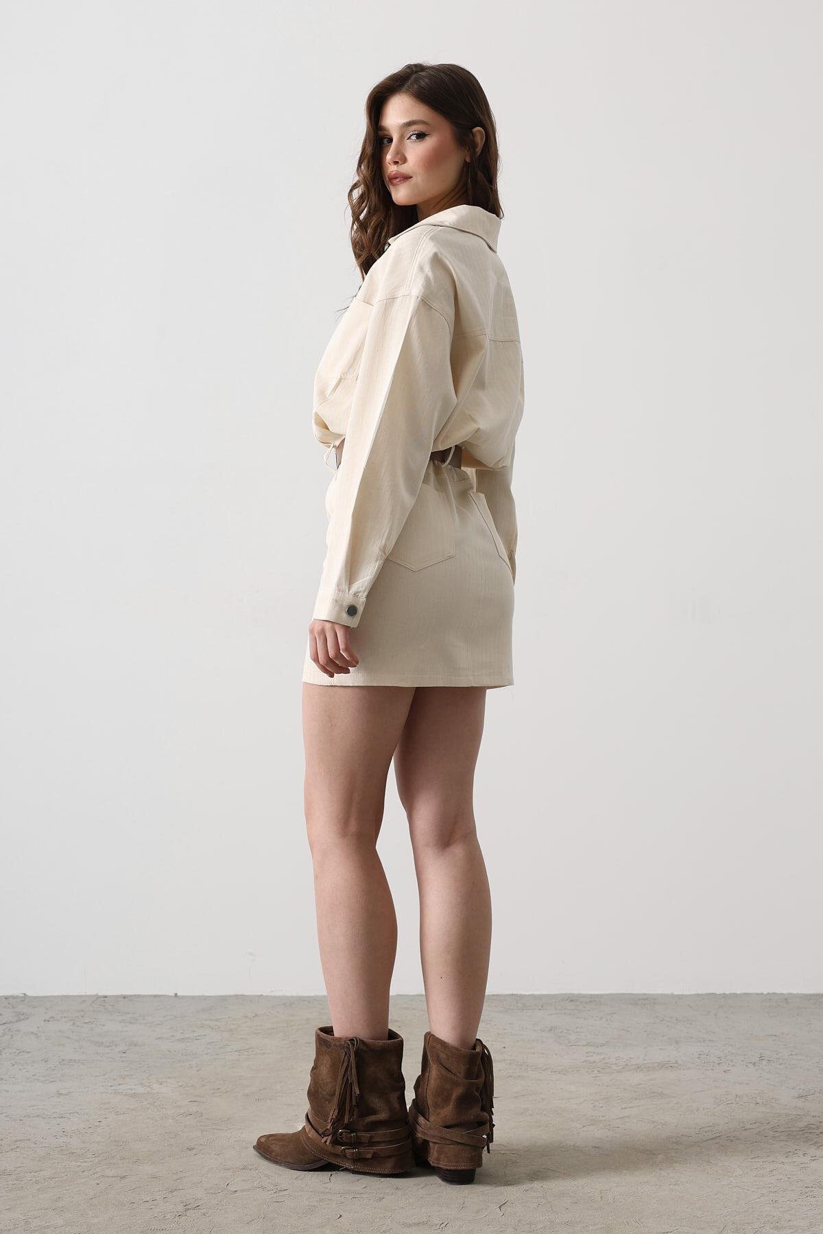 Krem Kemer Detaylı Balıksırtı Gömlek Elbise