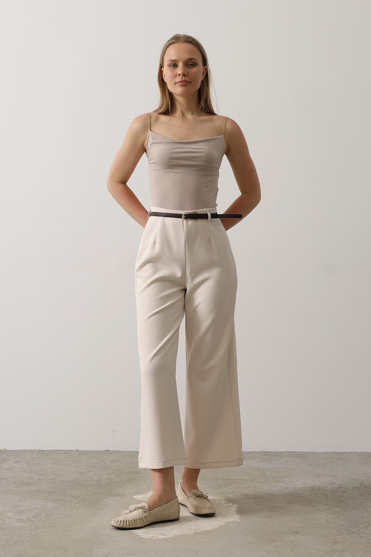 Bej Kemerli Pens Detaylı Fermuarlı Pantolon