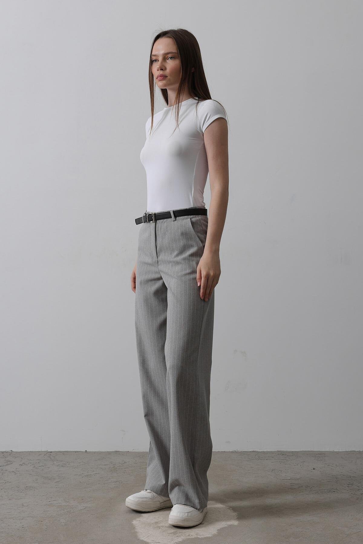 Gri-Beyaz Çift Cepli Kemerli Çizgili Palazzo Pantolon