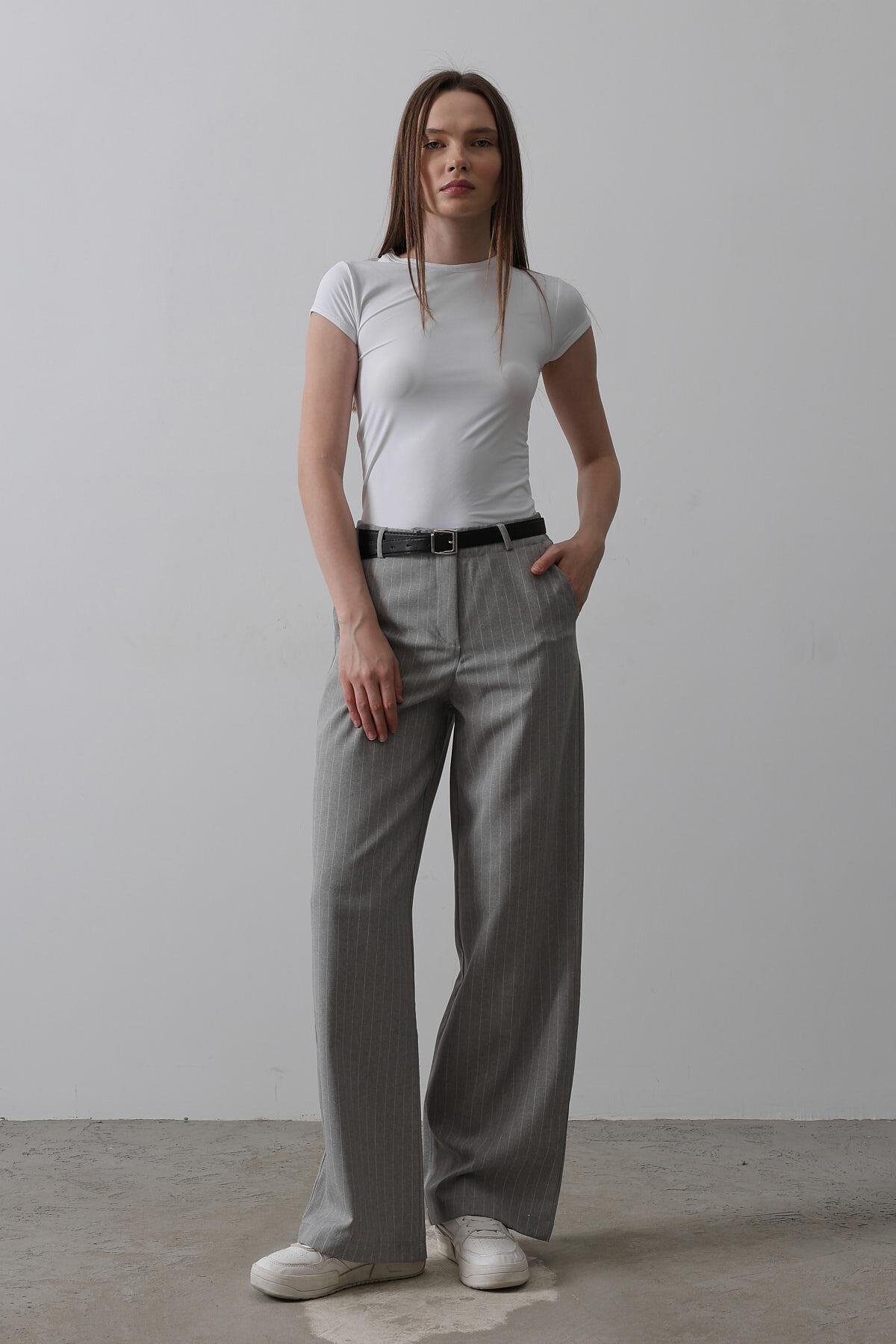 Gri-Beyaz Çift Cepli Kemerli Çizgili Palazzo Pantolon