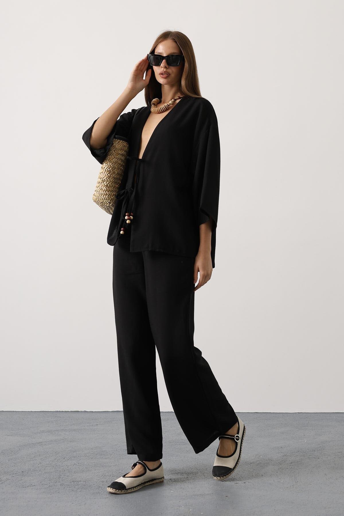 Siyah Bağlama Detaylı Bluz Ve Beli Lastikli Pantolon Keten Takım