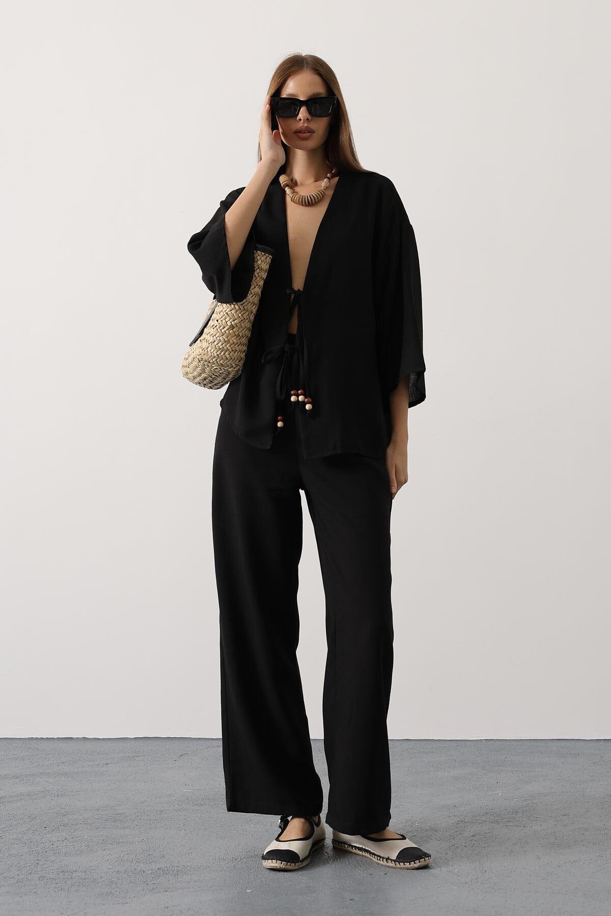 Siyah Bağlama Detaylı Bluz Ve Beli Lastikli Pantolon Keten Takım