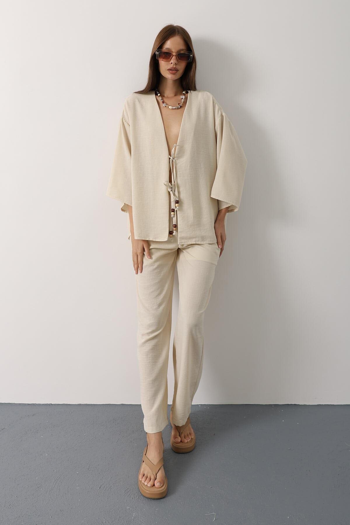 Taş Bağlama Detaylı Bluz Ve Beli Lastikli Pantolon Keten Takım