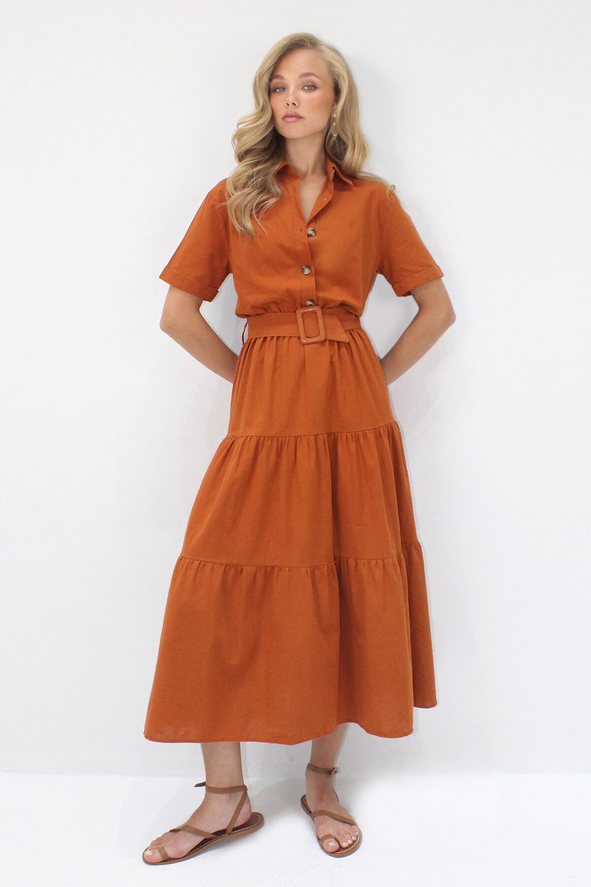 Kiremit Gömlek Yaka Önü Düğmeli Eteği Volanlı Kendinden Kemerli Maxi Boy Keten Elbise