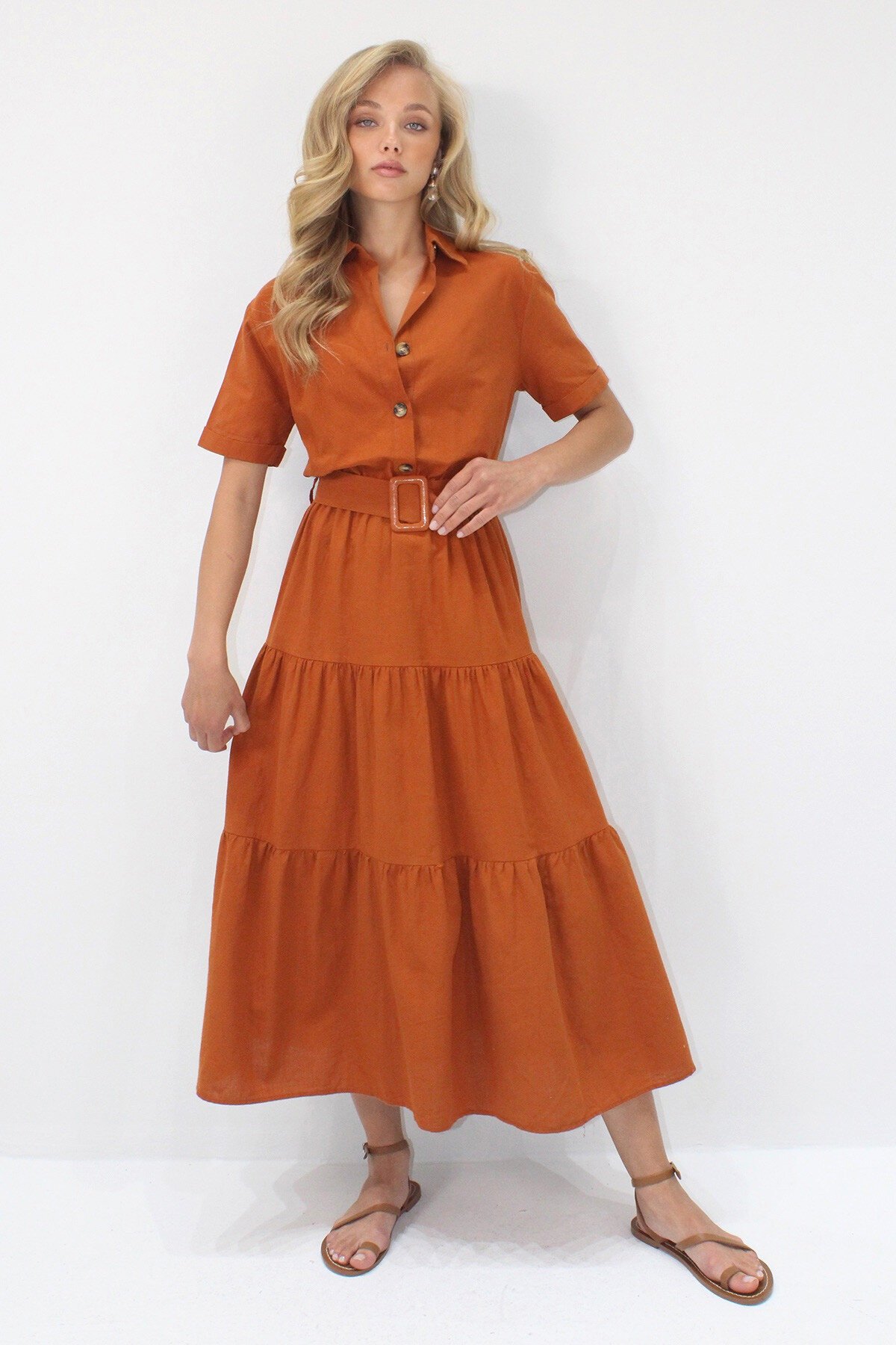 Kiremit Gömlek Yaka Önü Düğmeli Eteği Volanlı Kendinden Kemerli Maxi Boy Keten Elbise