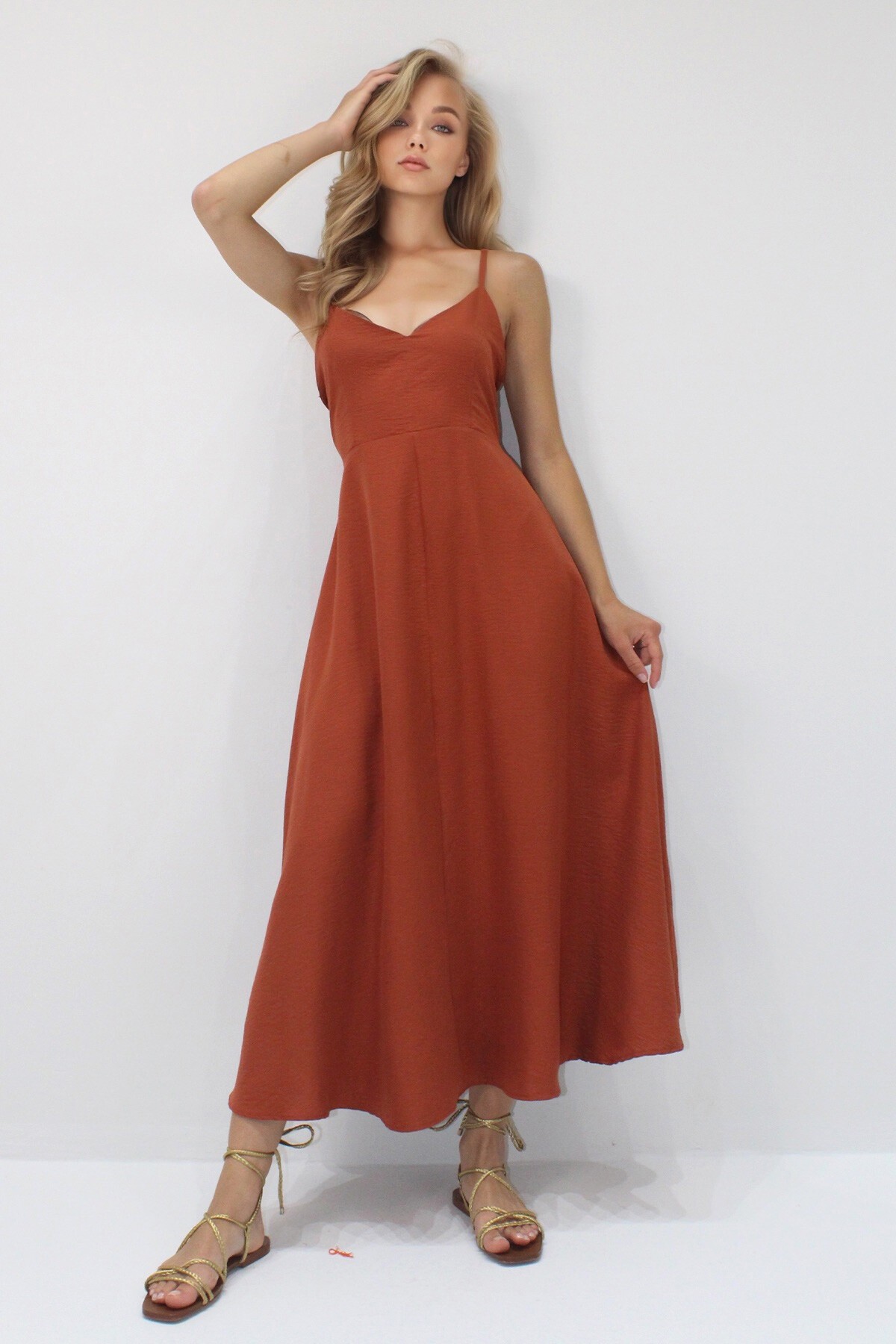 Kiremit İp Askılı Sırtı Bağlama Detaylı Maxi Boy Yazlık Elbise