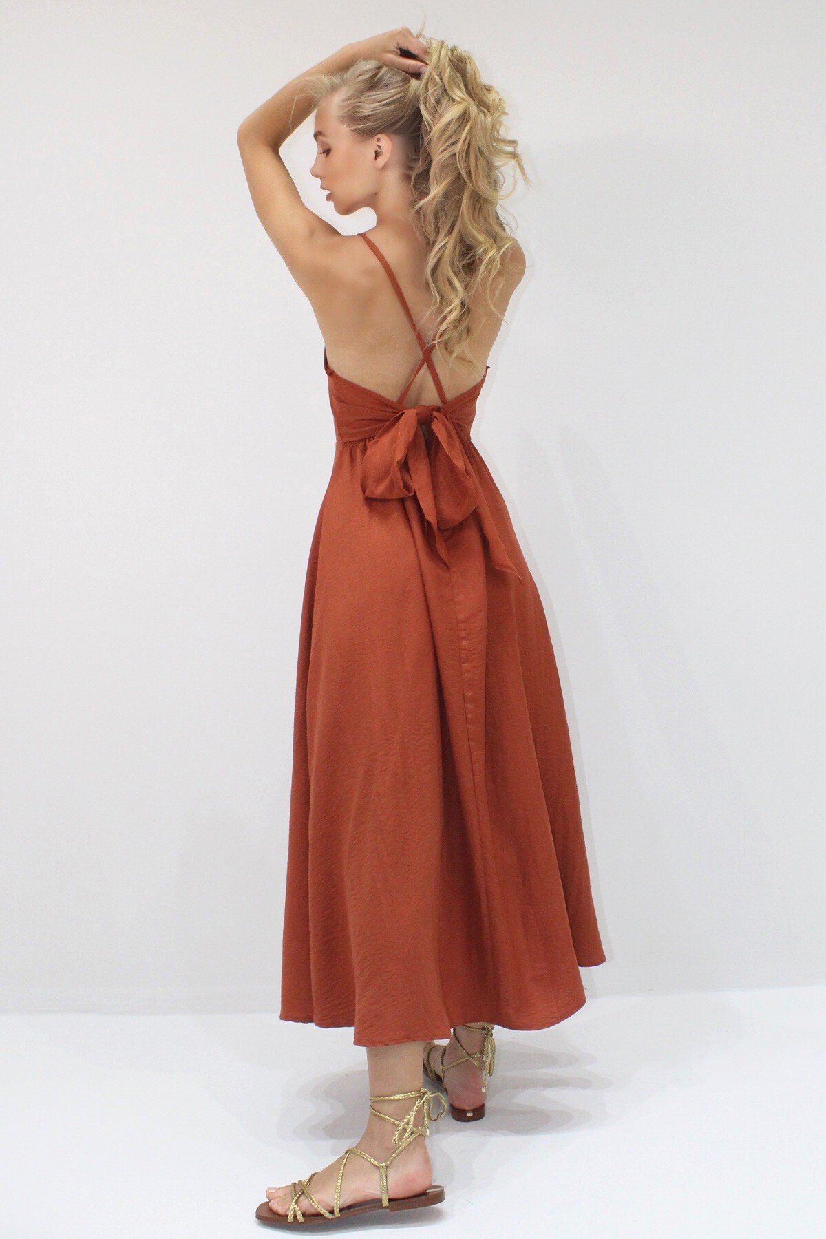 Kiremit İp Askılı Sırtı Bağlama Detaylı Maxi Boy Yazlık Elbise