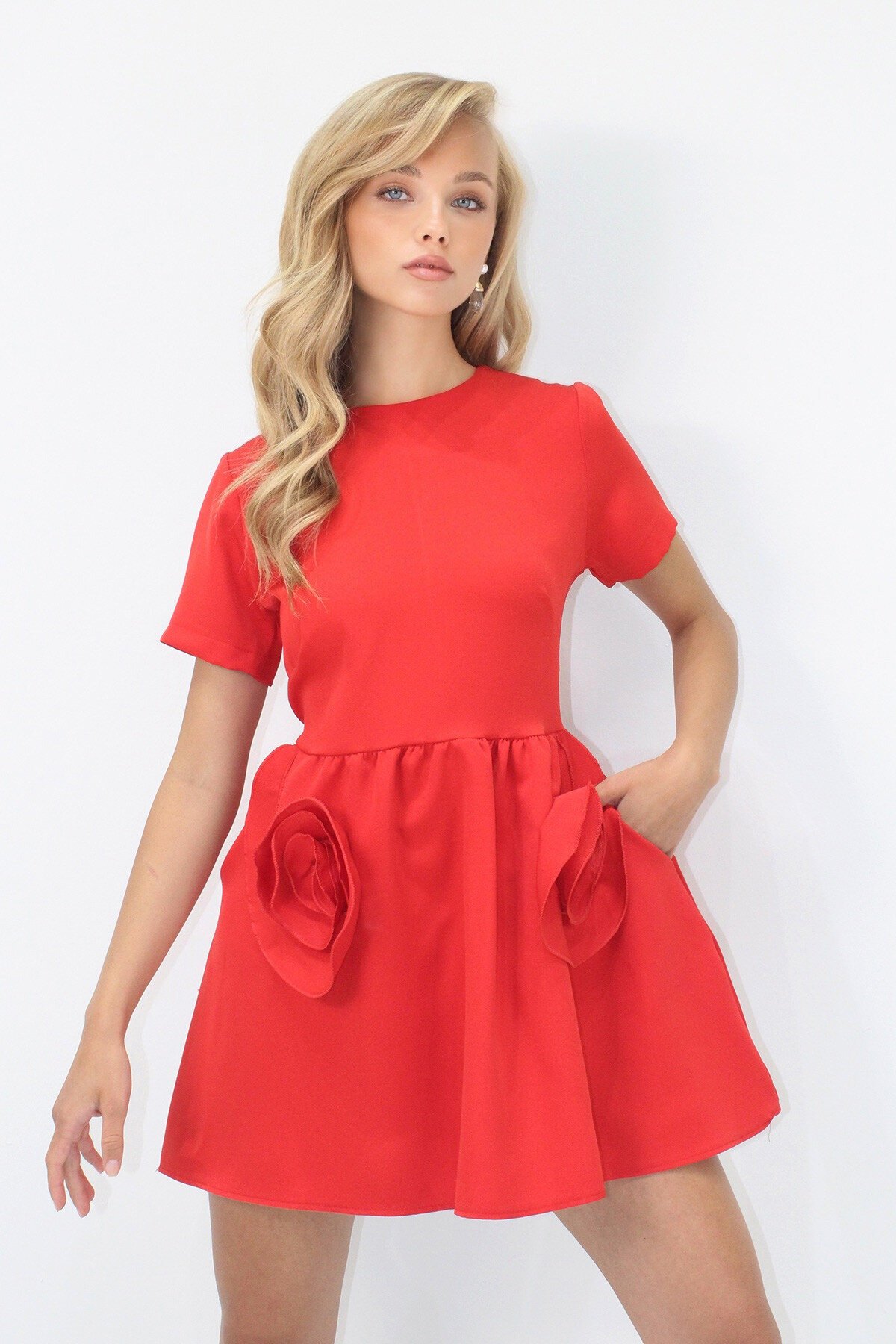 Kırmızı Cep Detaylı Sırtı Fermuarlı Kısa Kol Dokuma Elbise