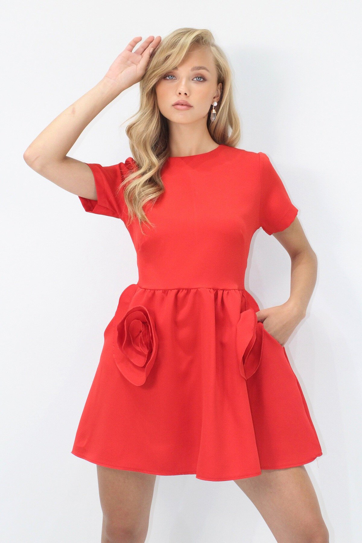 Kırmızı Cep Detaylı Sırtı Fermuarlı Kısa Kol Dokuma Elbise