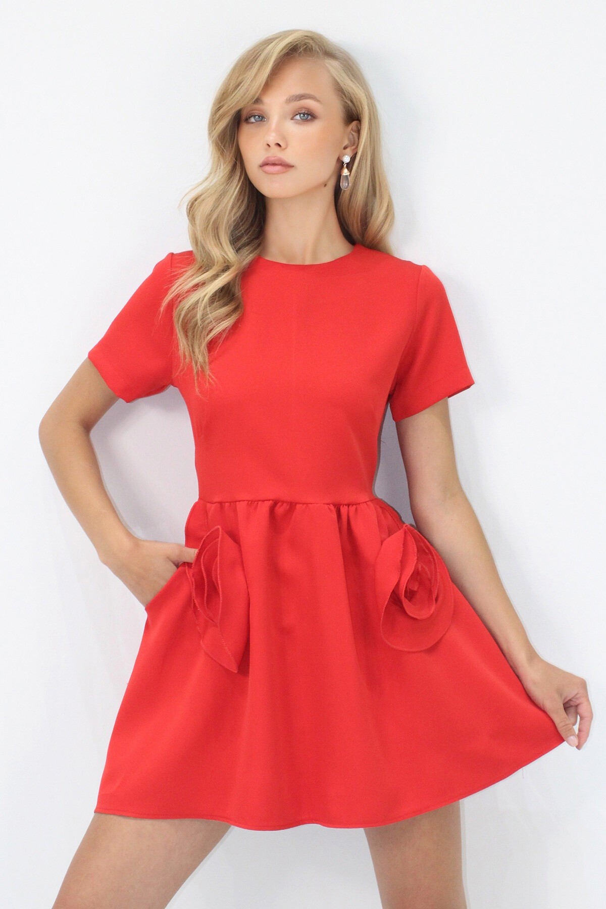 Kırmızı Cep Detaylı Sırtı Fermuarlı Kısa Kol Dokuma Elbise