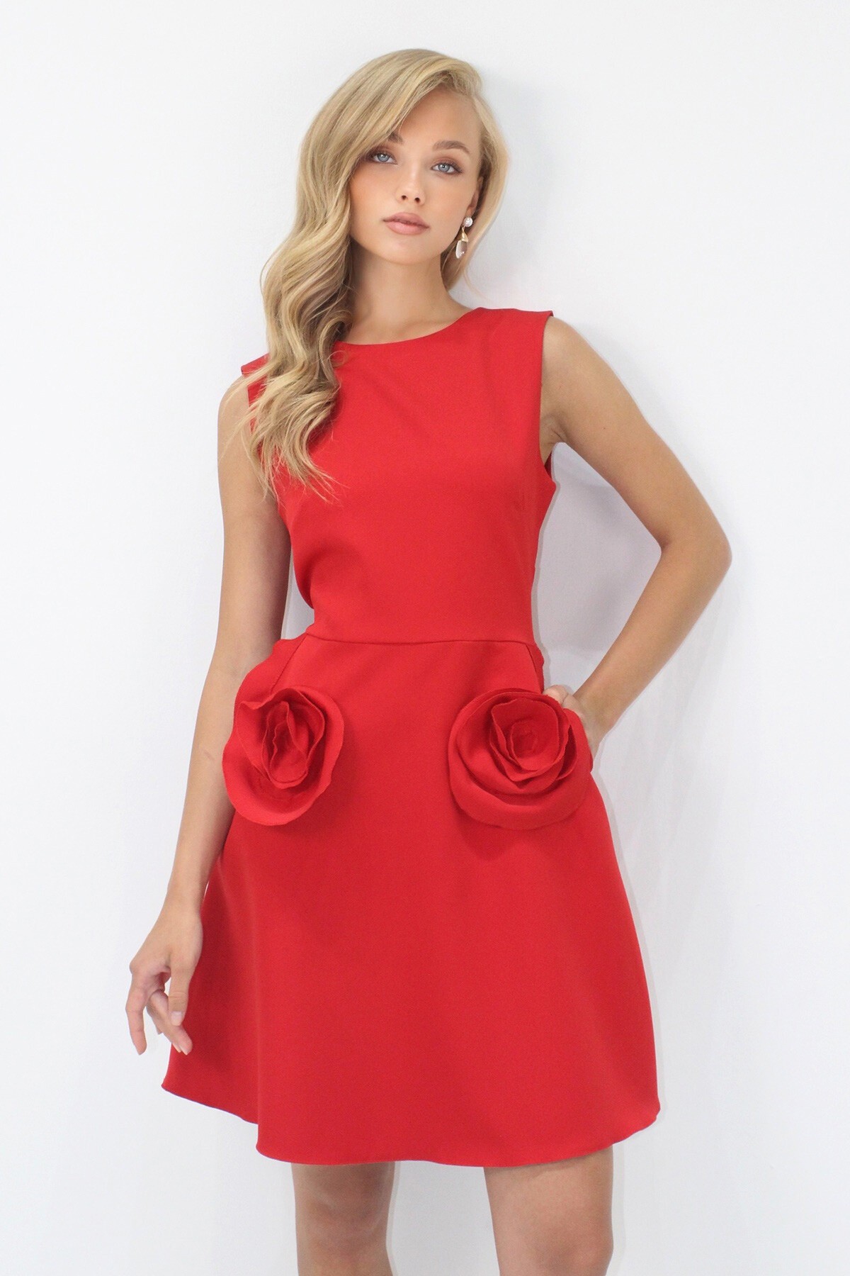 Kırmızı Cep Detaylı Sırtı Fermuarlı Kolsuz Dokuma Elbise