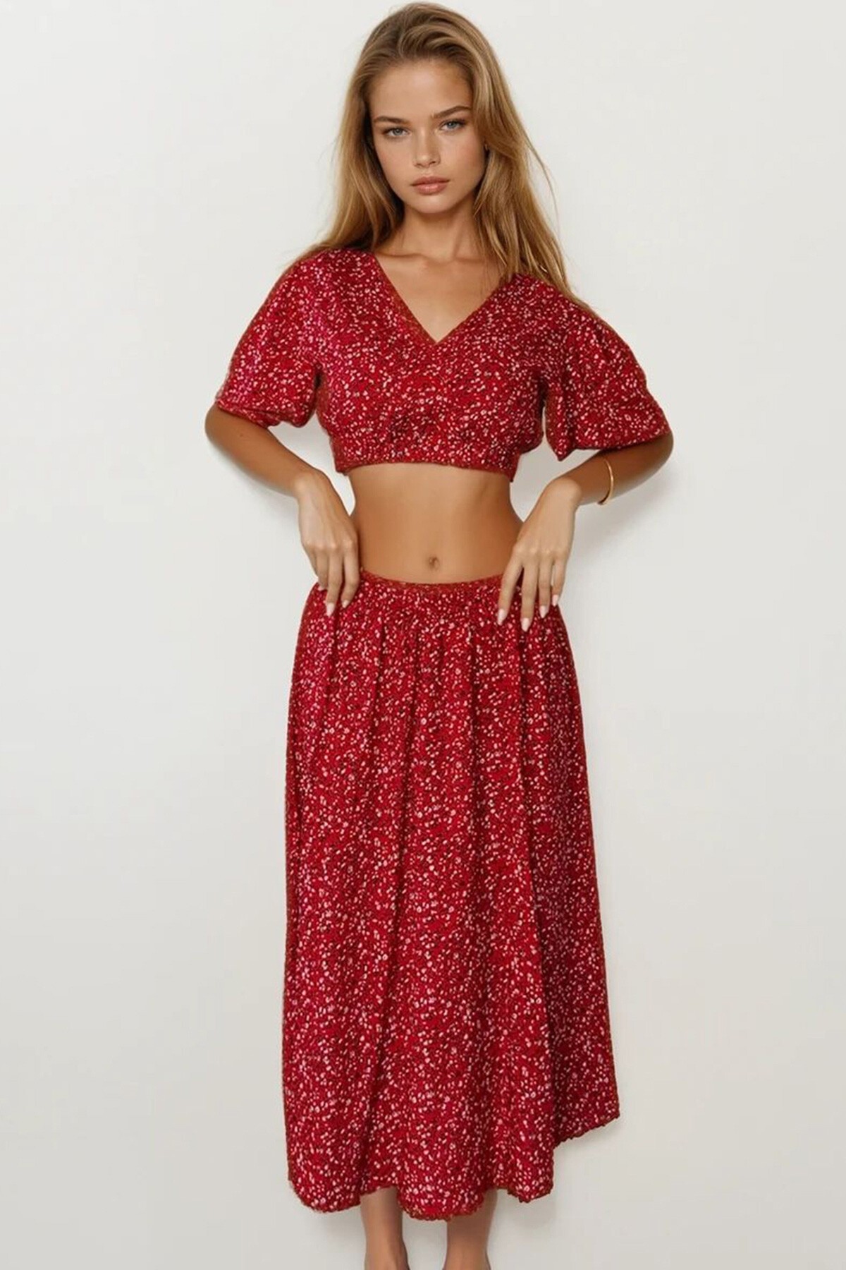 Kırmızı Çiçek Desenli Crop Bluz Ve Etek Takım