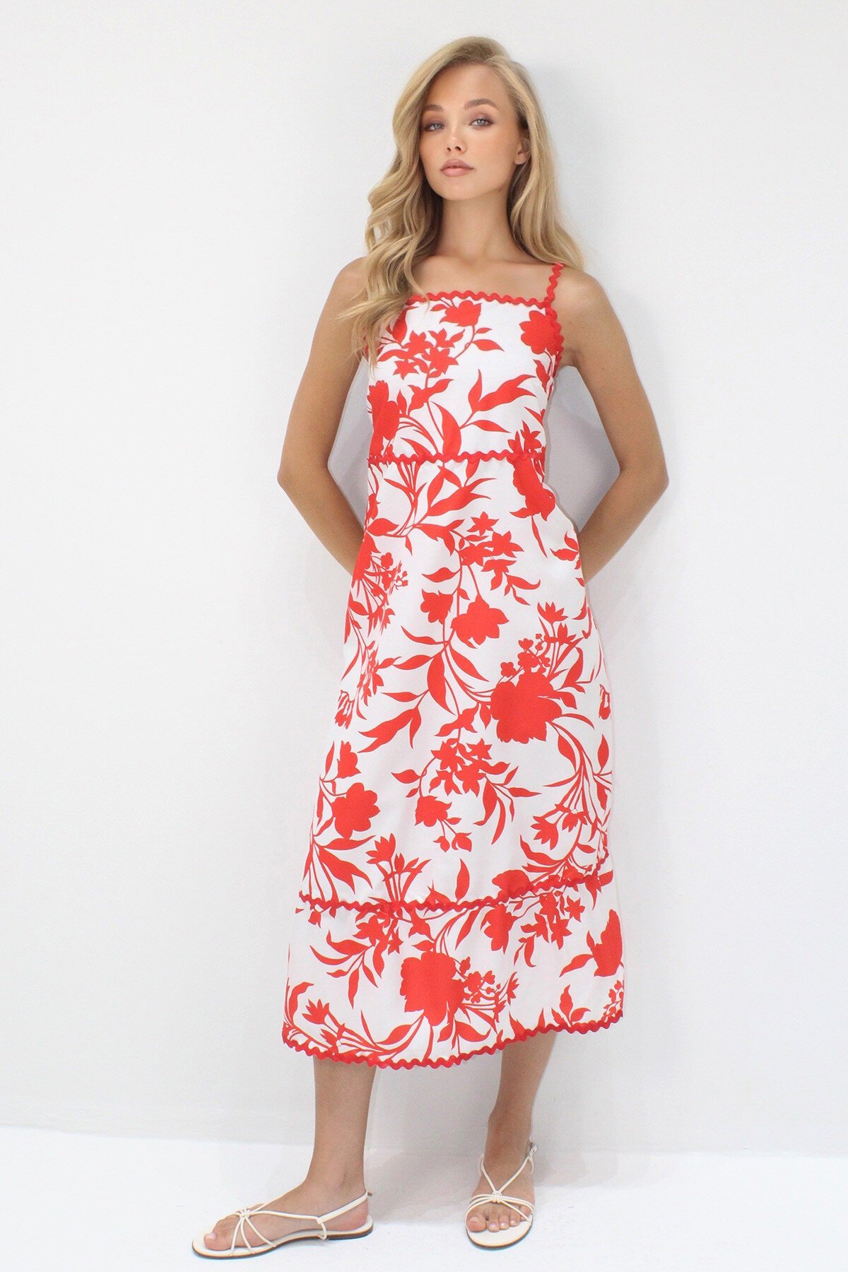 Kırmızı İp Askılı Sırtı Gipeli Dokuma Elbise