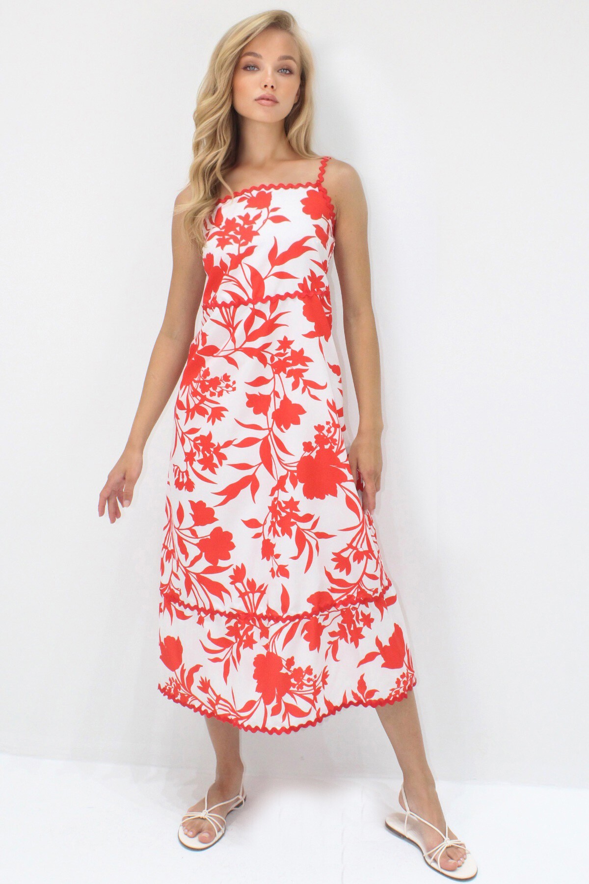 Kırmızı İp Askılı Sırtı Gipeli Dokuma Elbise