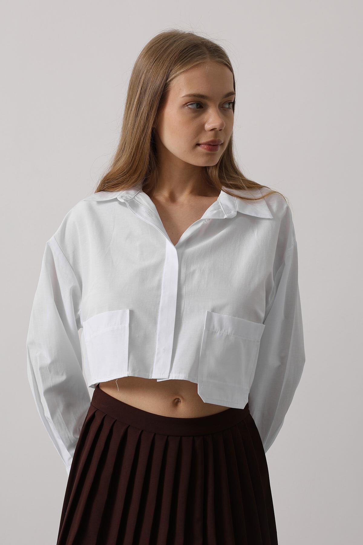 Beyaz Çift Cepli Crop Gömlek