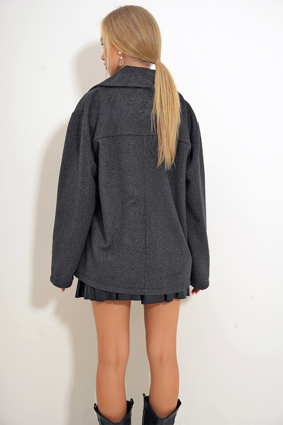 Koyu Antrasit Kruvaze Yaka Çift Cepli Kaşe Astarsız Kaban