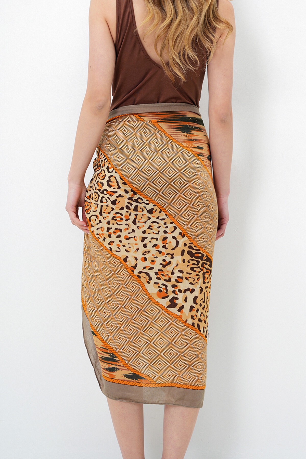 Koyu Bej Karışık Desenli Pareo Şal